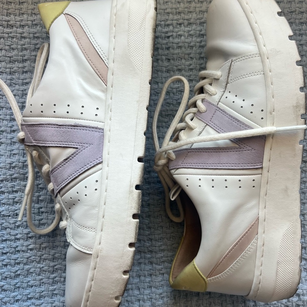 Limited Edition Vionic Sneakers White and Pastel